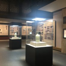博物馆全景玻璃文物展示柜 深圳博物馆展柜定制与文物保护工程设计探析